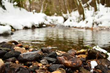 Fototapeta na wymiar Stone river in the winter forest
