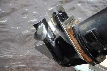 Modification of the outboard boat motor, tuning anti-cavitation plate and propeller with a modified pitch