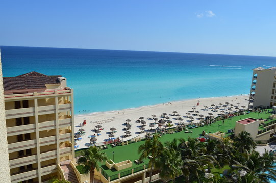 Large all inclusive Caribbean resort located in Cancun the main destination for spring breakers 