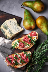 bruschetta with gorgonzola cheese, smoked meat, arugula