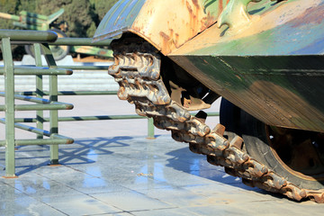 Tank tracks feature
