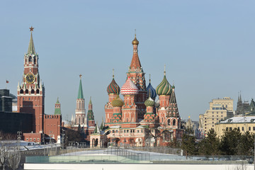 Obraz premium St. Basil's Cathedral in winter Moscow.