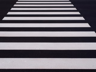 Zebrastreifen - Vorrang für Fußgänger	