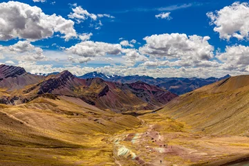 Papier Peint photo autocollant Vinicunca Peru, Cusco Region. Pitumarca Trail seen from Vinicunca (east view)