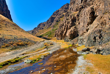 Felslandschaft in der Wüste Gobi, Mongolei