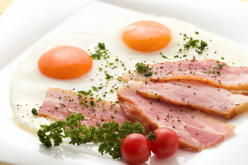 ベーコンエッグ