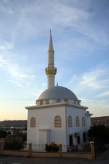 Fototapeta na wymiar neue Moschee im Abendlicht