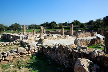 Fototapeta na wymiar antike Ausgrabungsstätte der Ayios Trias Basilika