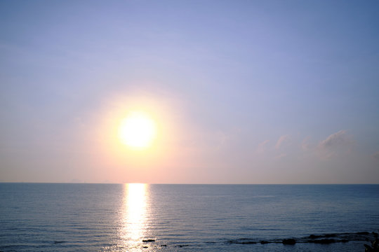 Peaceful Sunrise Over the Ocean