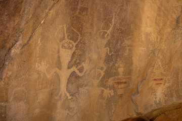 Ancient Alien Figures in Native American Cultural Rock Art Petroglyphs