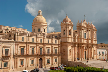 Fototapeta na wymiar Blick auf die Kathedrale von Noto auf der italienischen Insel Sizilien