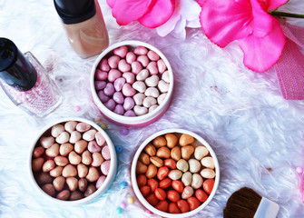 Make up base,Fairy candy pearls blusher,Blush on, Make up brush,Star eye shadows,FoundationEyelashes,Flowers,Highlights and shading 
are on the white wool.