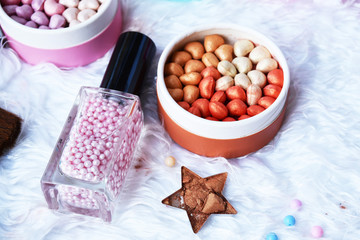 Make up base,Fairy candy pearls blusher,Blush on, Make up brush,Star eye shadows,FoundationEyelashes,Flowers,Highlights and shading 
are on the white wool.