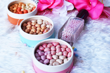 Make up base,Fairy candy pearls blusher,Blush on, Make up brush,Star eye shadows,FoundationEyelashes,Flowers,Highlights and shading 
are on the white wool.