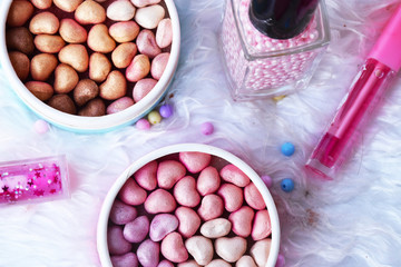 Make up base,Fairy candy pearls blusher,Blush on, Make up brush,Star eye shadows,FoundationEyelashes,Flowers,Highlights and shading 
are on the white wool.