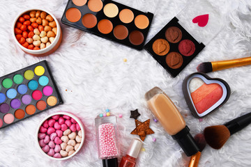 Make up base,Fairy candy pearls blusher,Blush on, Make up brush,Star eye shadows,Foundation,Nail Polish,,Highlights and shading  are on the white wool.