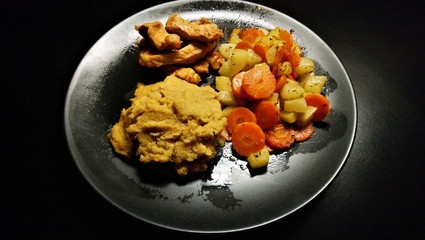 Porc, carottes, navets et lentilles corail