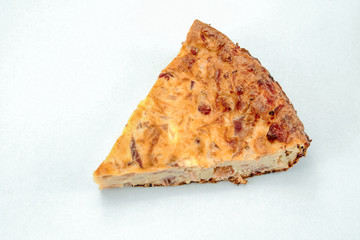 part de quiche au bacon et fromage