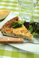 part de quiche au bacon et fromage