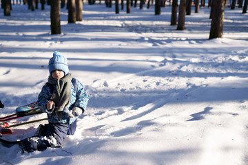 Fototapeta na wymiar boy in snow