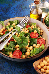 Fototapeta na wymiar chickpea salad with ingredient and tomatoes and lamb´s lettuce. healthy salad