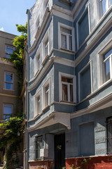 Fototapeta na wymiar Street and building in Balat district in city of Istanbul, Turkey