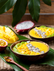 mango smoothie bowl
