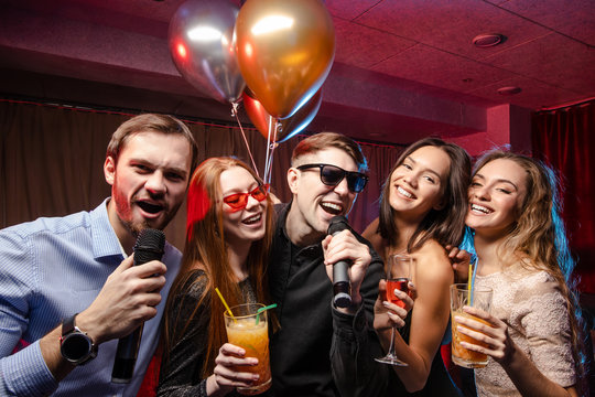 Afterwork bilder – Bläddra bland 1,510 stockfoton, vektorer och videor ...