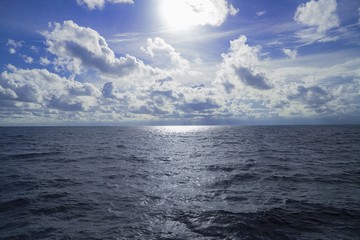 Fototapeta na wymiar silver sunset - maldives sky and sea