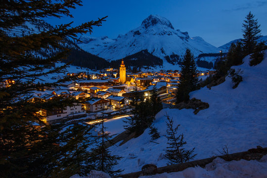 Bergdorf Lech am Arlberg bei Nacht