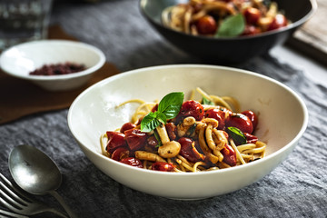 Spaghetti with Mushroom and Cherry Tomato Sauce