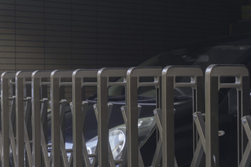 車庫　電動伸縮門扉	
