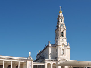 Fototapeta premium Cathedral of Fatima in Portugal near Lisboa with blue sky