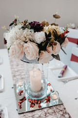 Milieu de table en fleur, bouquet de fleur décoratif, déco mariage