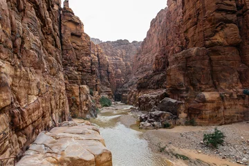 Schilderijen op glas The entrance of Wadi Al Mujib reserve and canyon in Jordan in winter © oleksandr.info