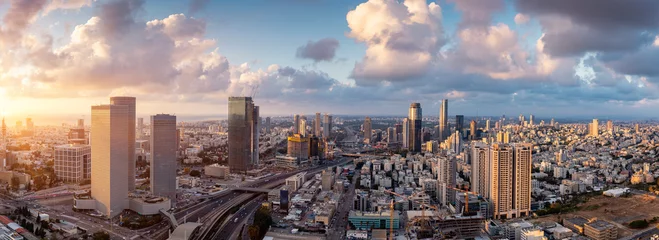 Fotobehang Tel Aviv Skyline bij zonsondergang, Tel Aviv Cityscape groot panorama bij zonsondergang, Israël © Dmitry Pistrov