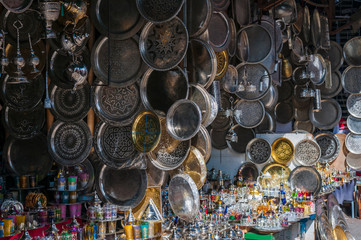 Oriental trays and souvenirs / Oriental trays and souvenirs in a souk.