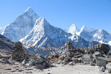 Papier Peint photo autocollant Ama Dablam Ama Dablam mountain peak rises above trail to Everest Base Camp with prayer flags in Himalayas in sunny day. Sagarmatha national park. It's a mountain in the Khumbu region of the Nepalese Himalaya.
