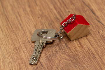 Schlüssel mit Schlüsselanhänger in Haus Form