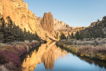 Crooked River as it passes Smith Rock State Park