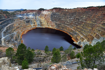 mina de cobre abandonada