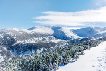 Obraz premium Beautiful Winter Mountain Landscape in a Sunny Day