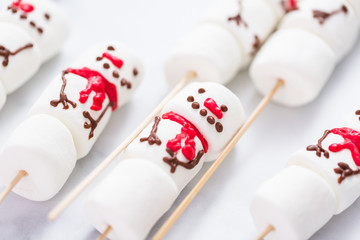 Fototapeta na wymiar Marshmallow snowmen on sticks