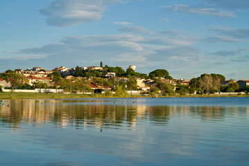Fototapeta na wymiar Village at a lake