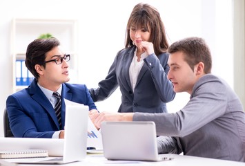 Obraz premium Business meeting with employees in the office