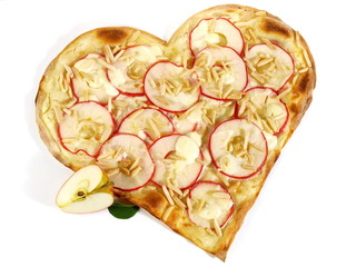 Flammkuchen Herz mit Apfel