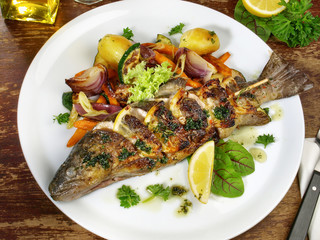 Forelle gebraten - mit Bratkartoffeln und Grillgemüse