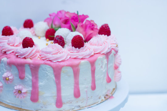 tort drip cake r&oacute;żowy