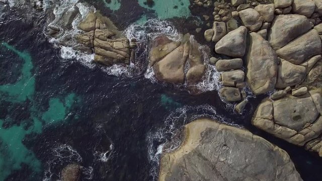 Playa agua cristalina vistas panor&aacute;micas drone 4K
