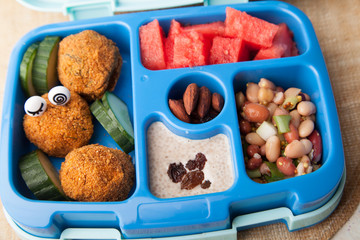 Healthy children's lunch box 